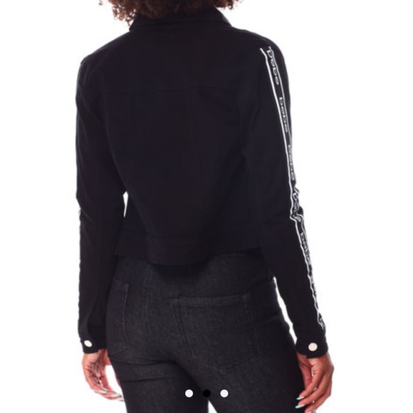 NWT!!!! Women’s stylish denim jacket by BeBe; sz L - Picture 4 of 4